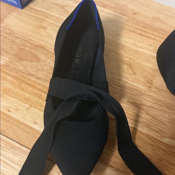 Rothy’s Black Pointed Toe ballet flats w/ Bow Tie SZ 8.5- Good condition - Picture 3 of 3